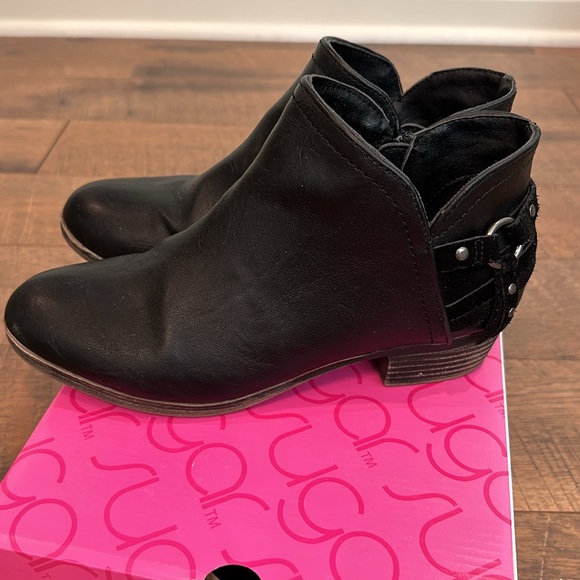 Black Ankle Boots - Picture 4 of 5